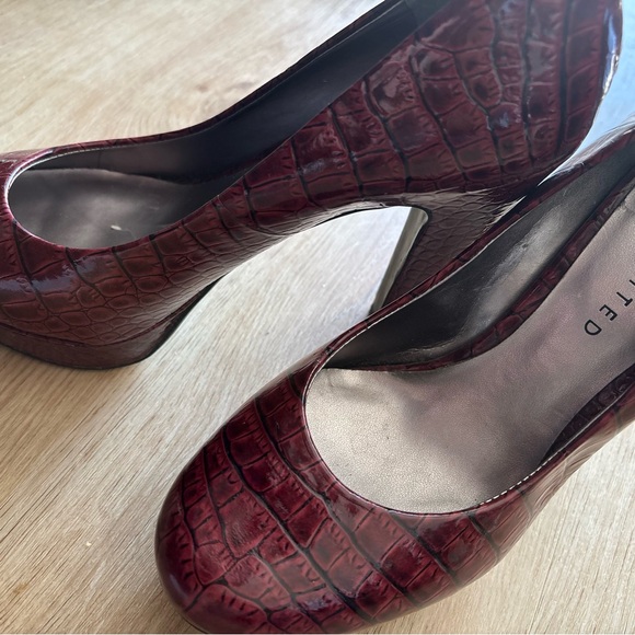 The Limited red patterned pumps - Picture 2 of 4